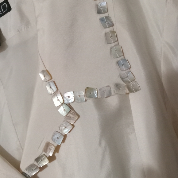 Blazer - Picture 4 of 4